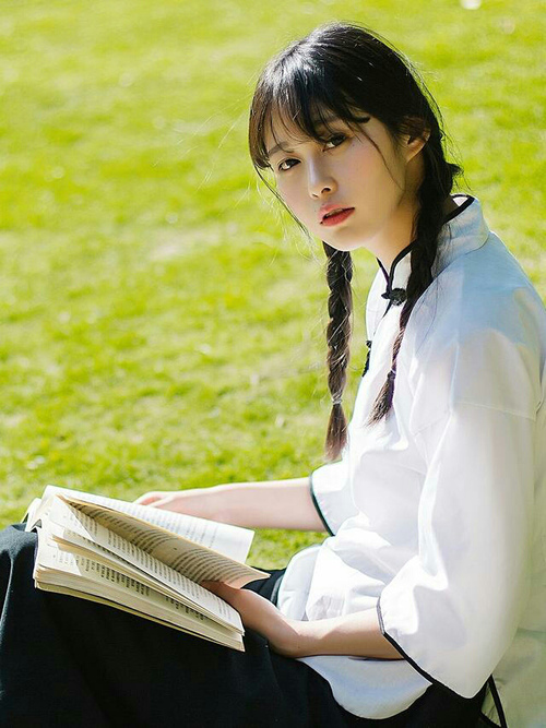 雷火电竞下载-黄潜风暴席卷冰岛，德里赫特赛道称王—一场体育跨界幻想曲